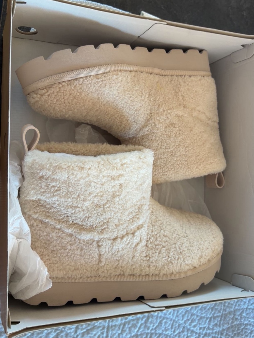 New in box: Michael Kors Sherpa Platform Ankle Boots - Cream size 7